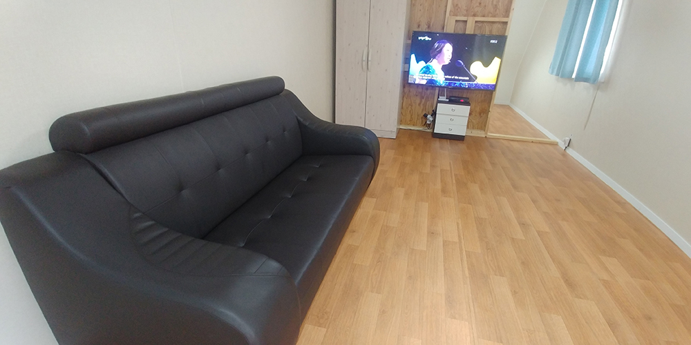ROOM 01